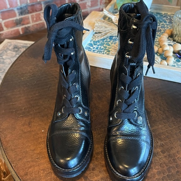 MARC FISHER Crinkled Leather Lace Up Heeled Combat Moto Booties/ Size 8.5M - Picture 2 of 9